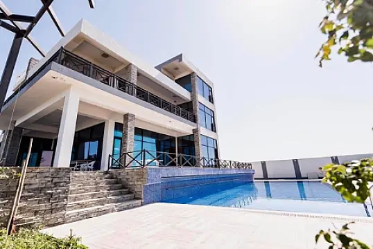 Kirayə verilir 6 otaqlı həyət evi 580 m²