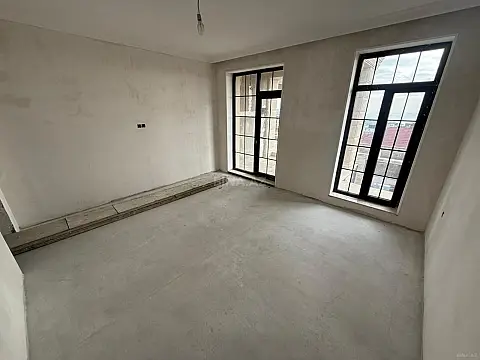 Satılır 6 otaqlı həyət evi 440 m²