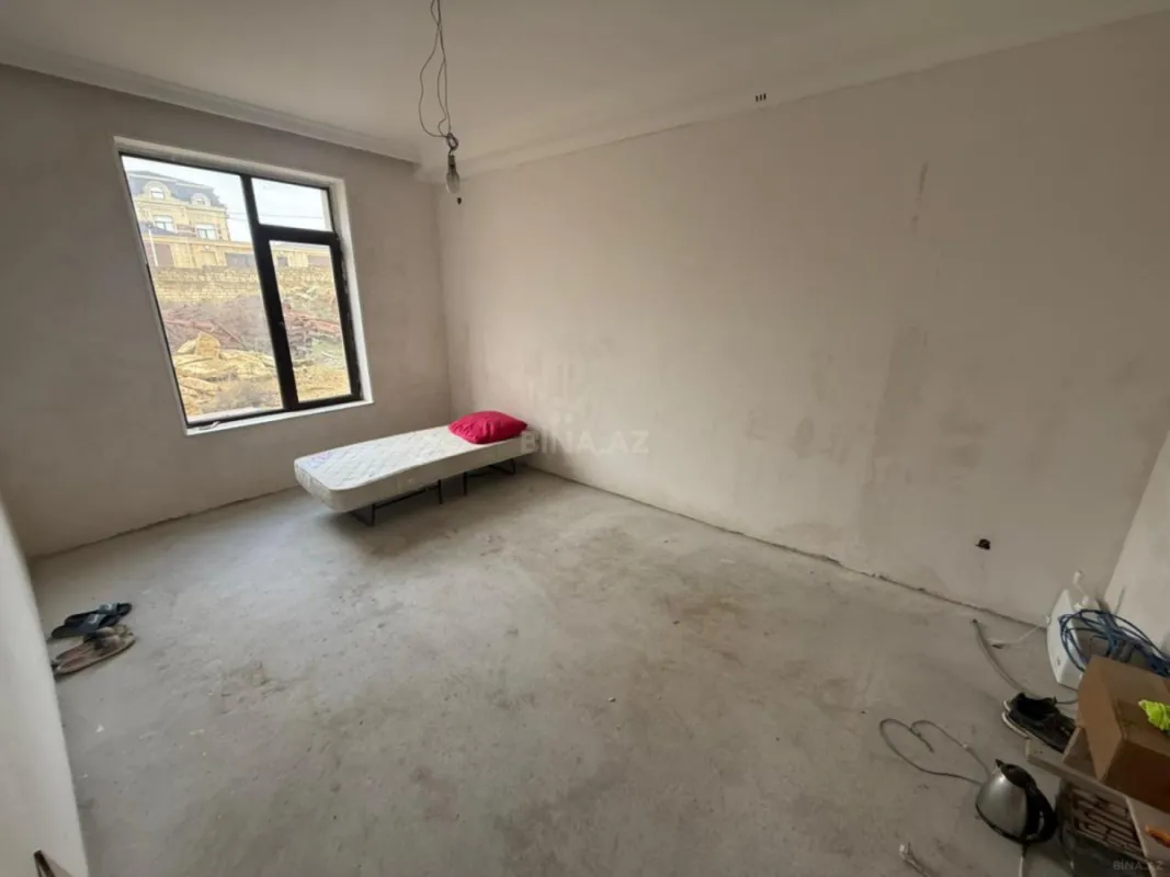 Satılır 6 otaqlı həyət evi 440 m²