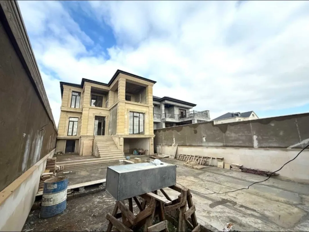 Satılır 6 otaqlı həyət evi 440 m²