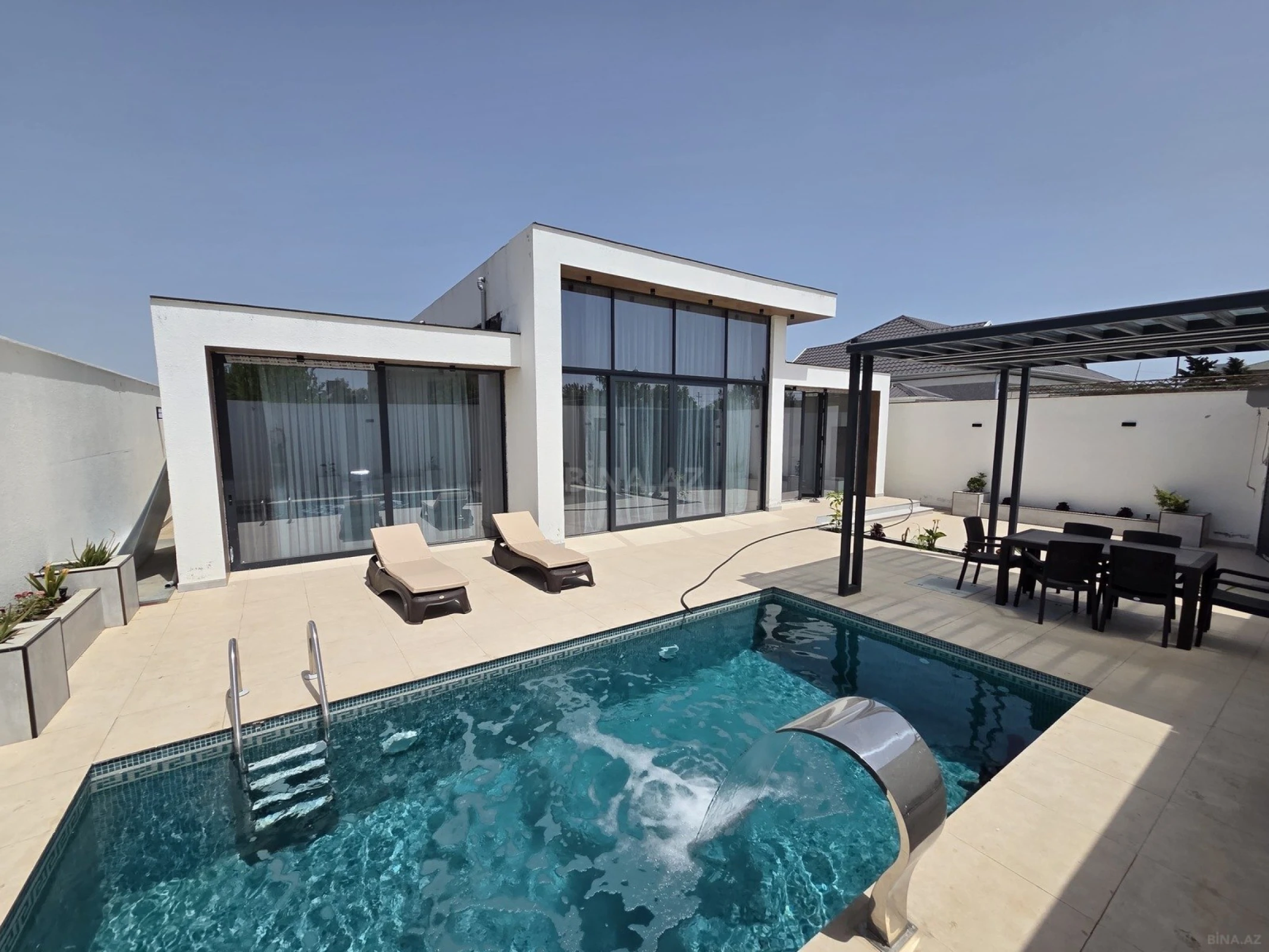 Kirayə verilir 4 otaqlı həyət evi 240 m²