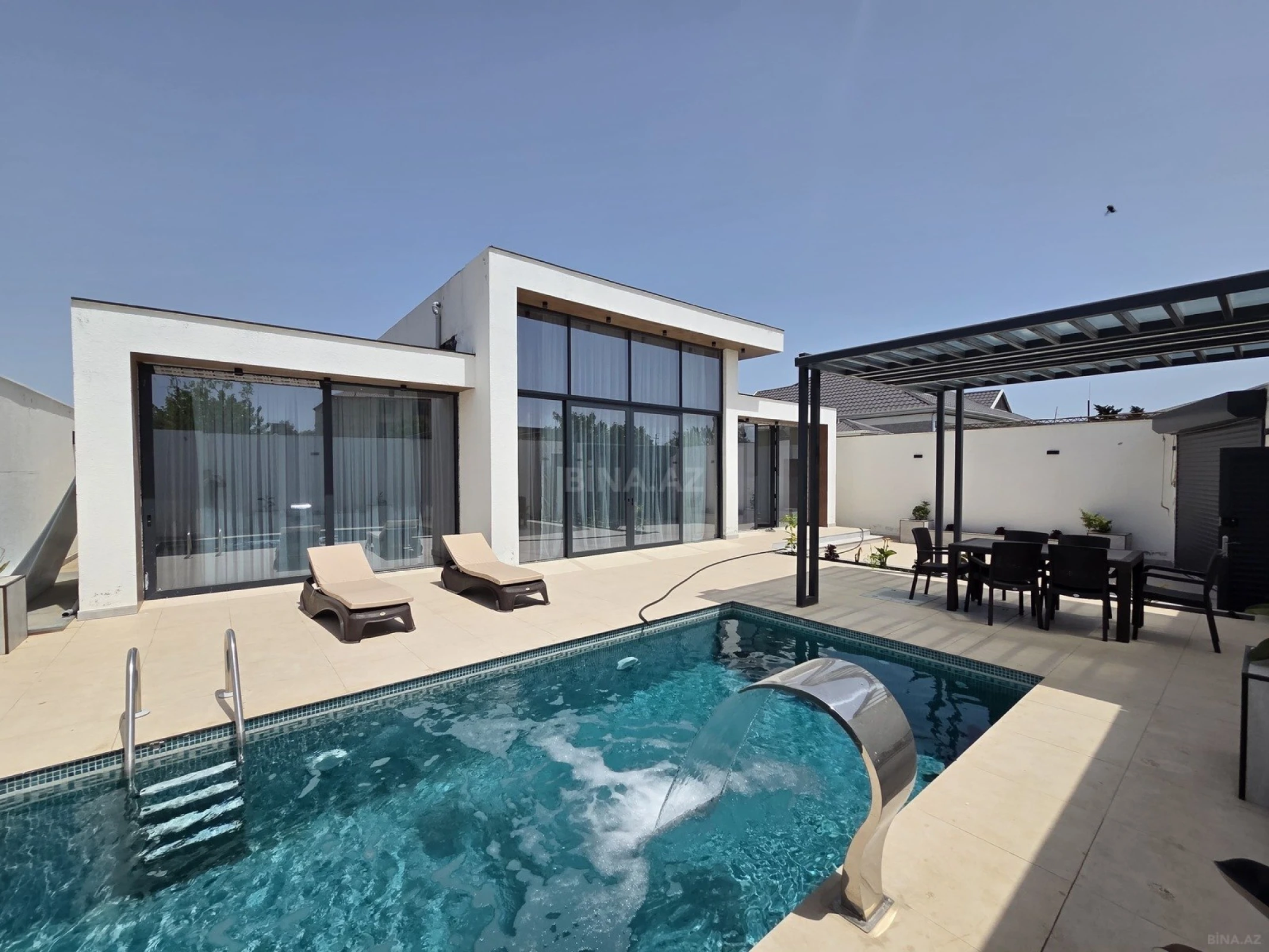 Kirayə verilir 4 otaqlı həyət evi 240 m²