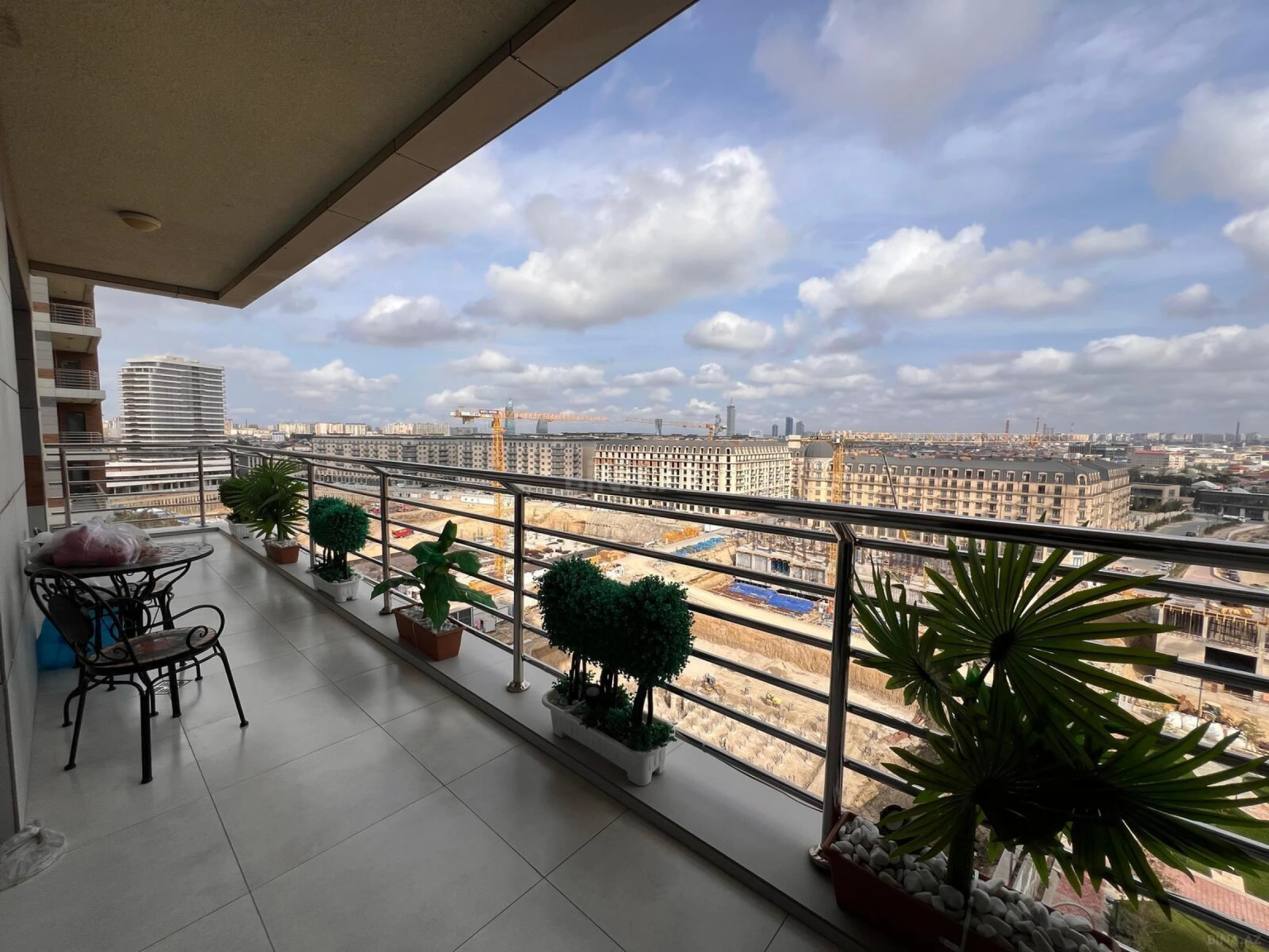 Satılır 3 otaqlı mənzil 120 m²
