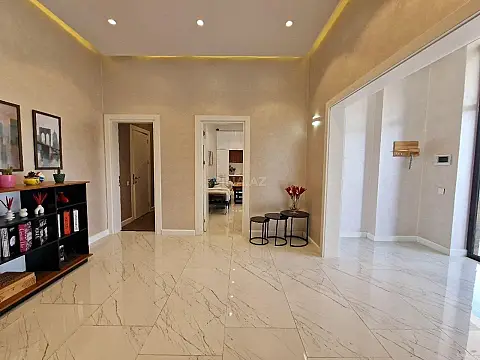 Kirayə verilir 4 otaqlı həyət evi 240 m²