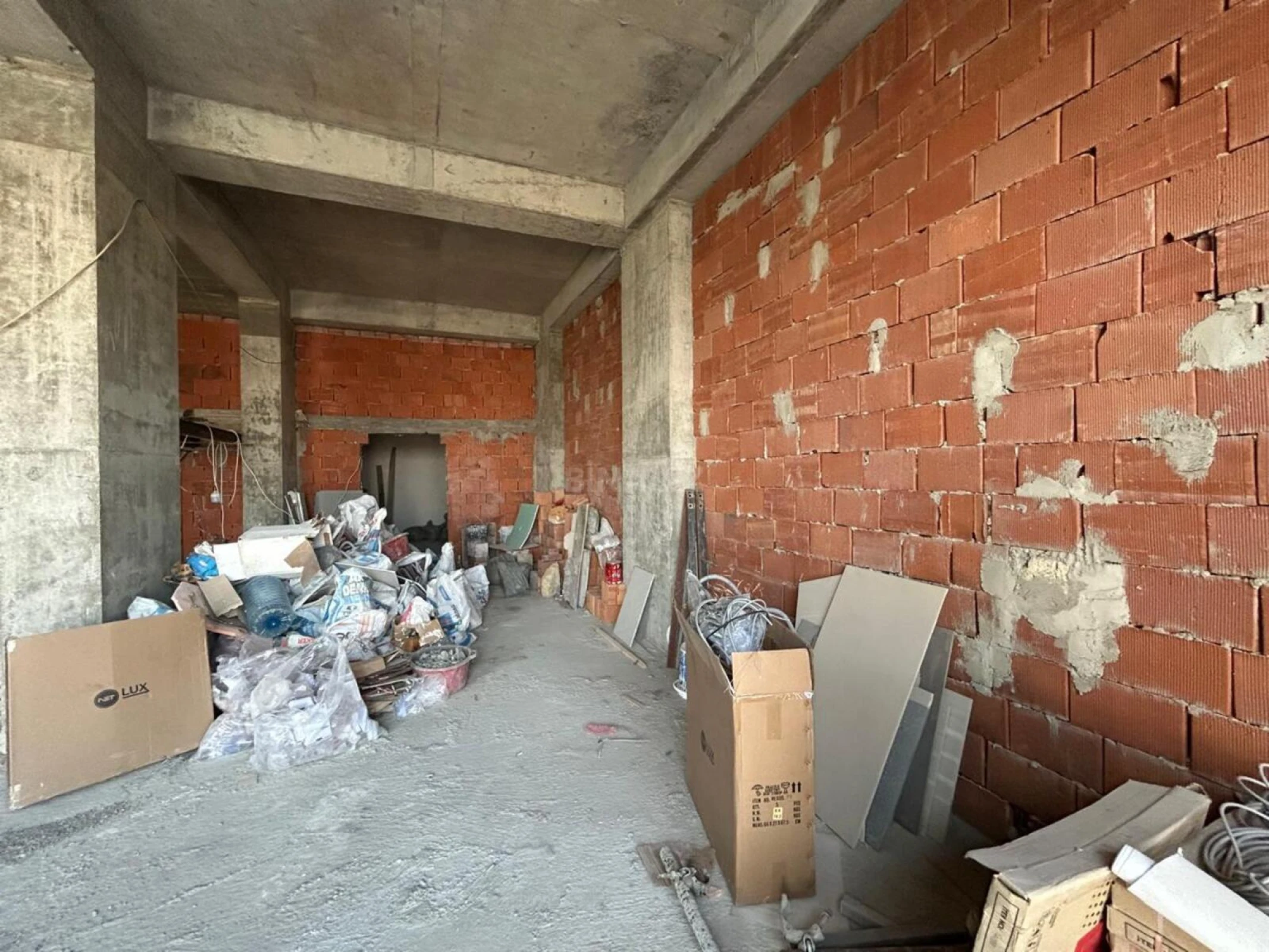 Satılır obyekt 410 m²