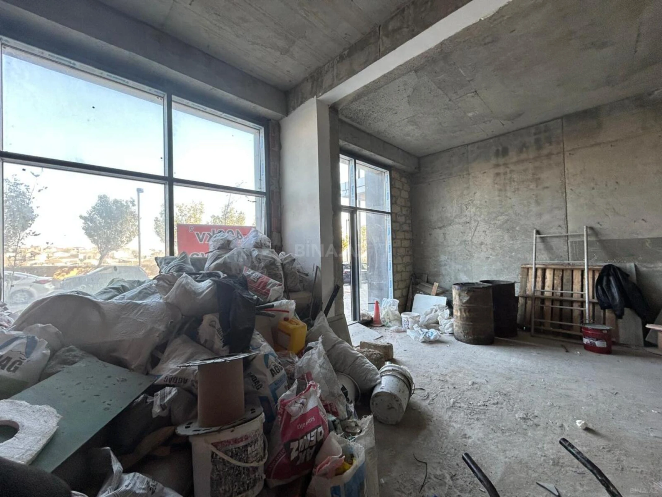 Satılır obyekt 410 m²