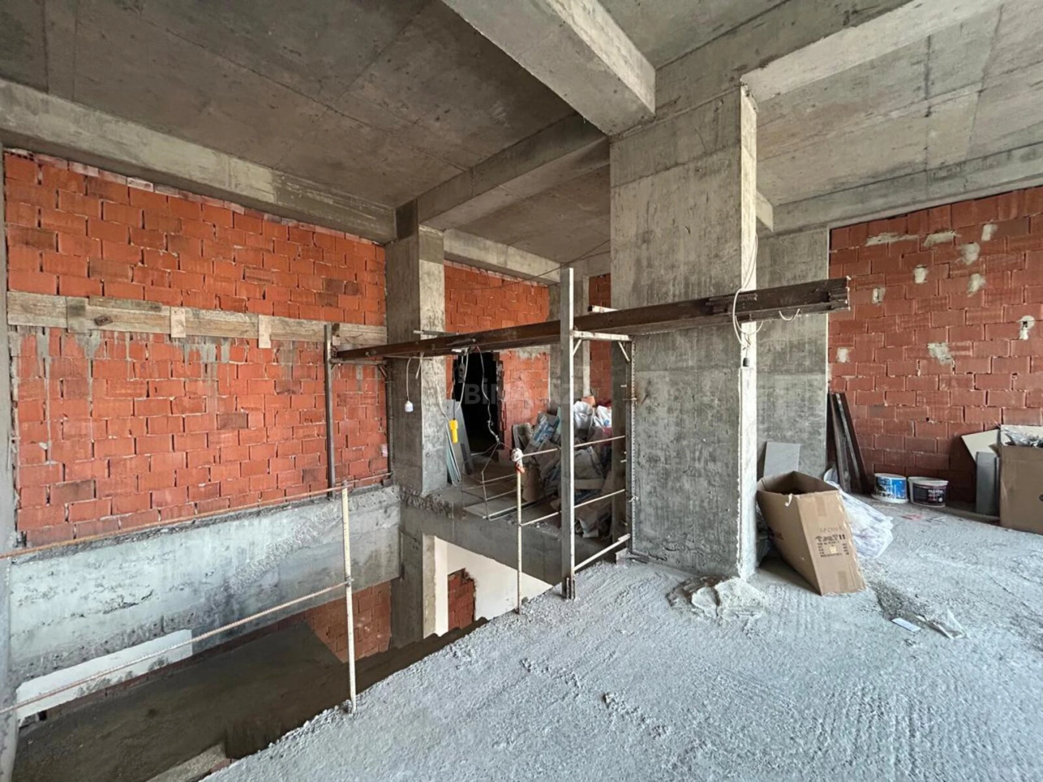 Satılır obyekt 410 m²