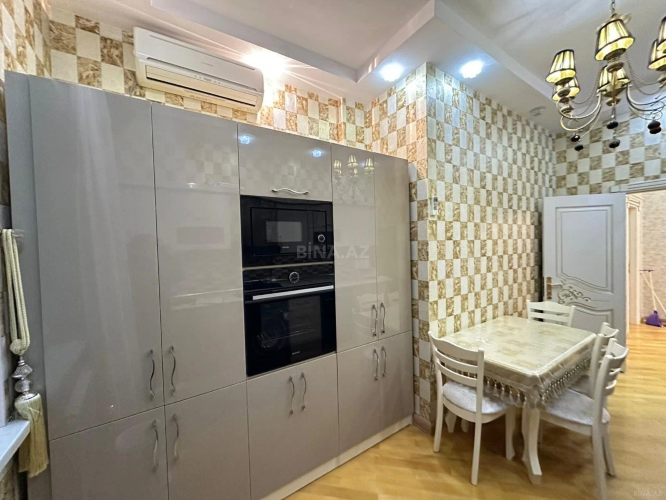 Kirayə verilir 3 otaqlı mənzil 110 m²
