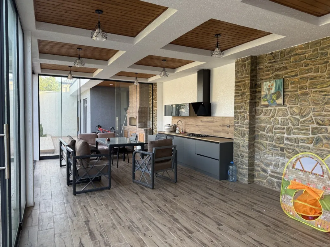 Kirayə verilir 5 otaqlı həyət evi 350 m²