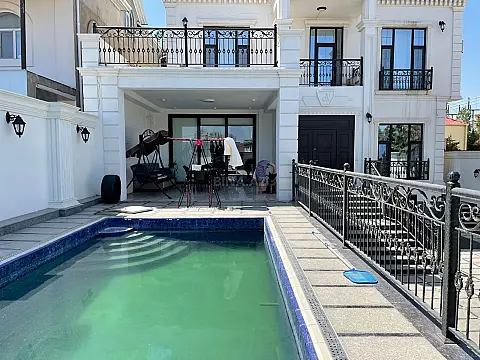 Kirayə verilir 6 otaqlı həyət evi 550 m²