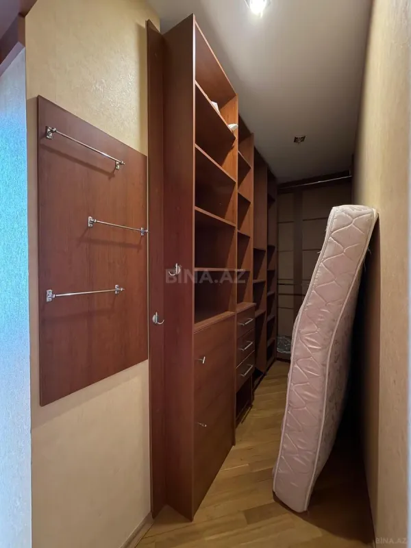 Satılır 3 otaqlı mənzil 150 m²