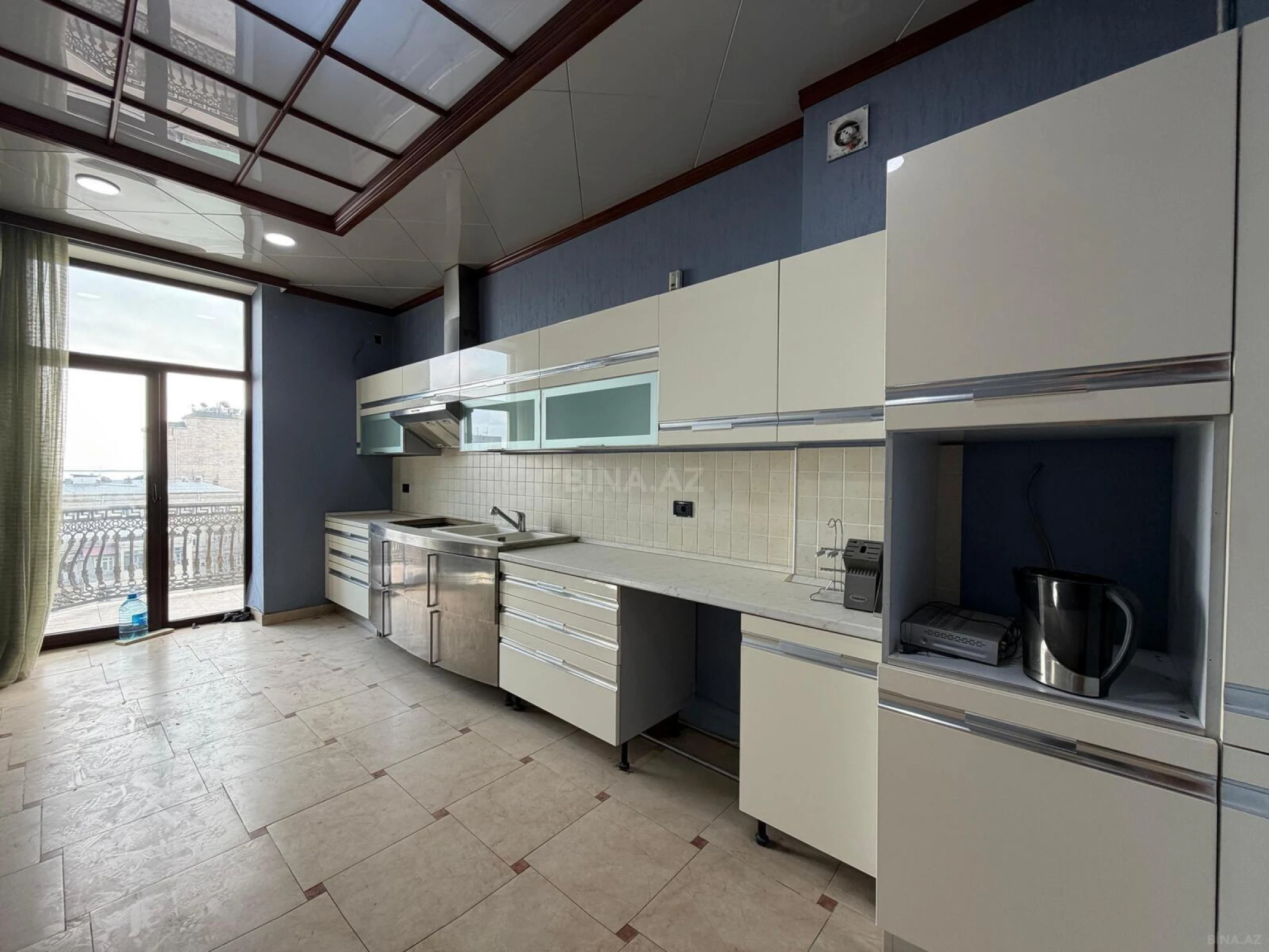 Satılır 3 otaqlı mənzil 150 m²