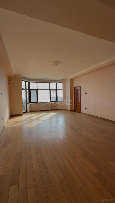 Satılır 3 otaqlı mənzil 150 m²