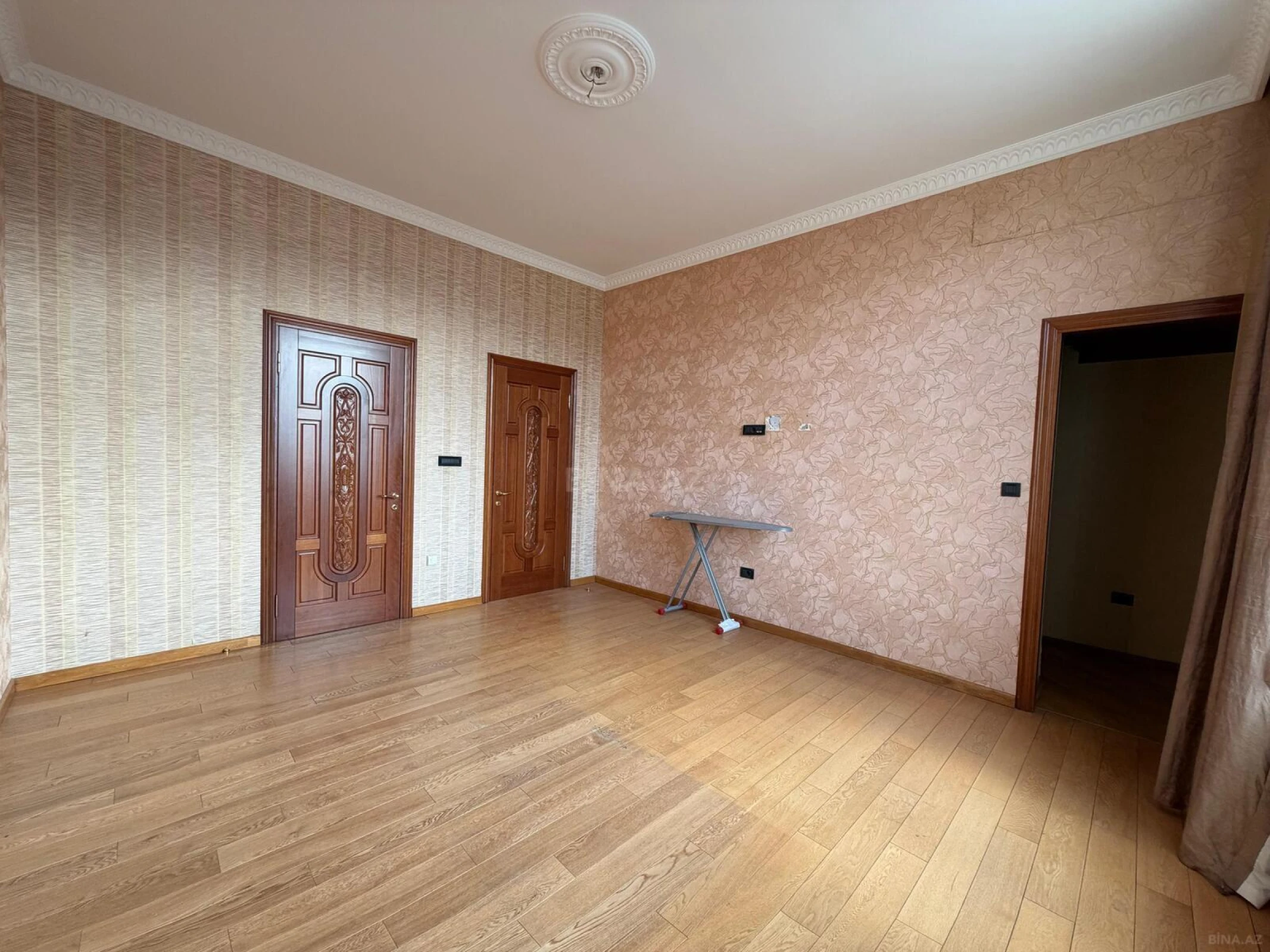 Satılır 3 otaqlı mənzil 150 m²