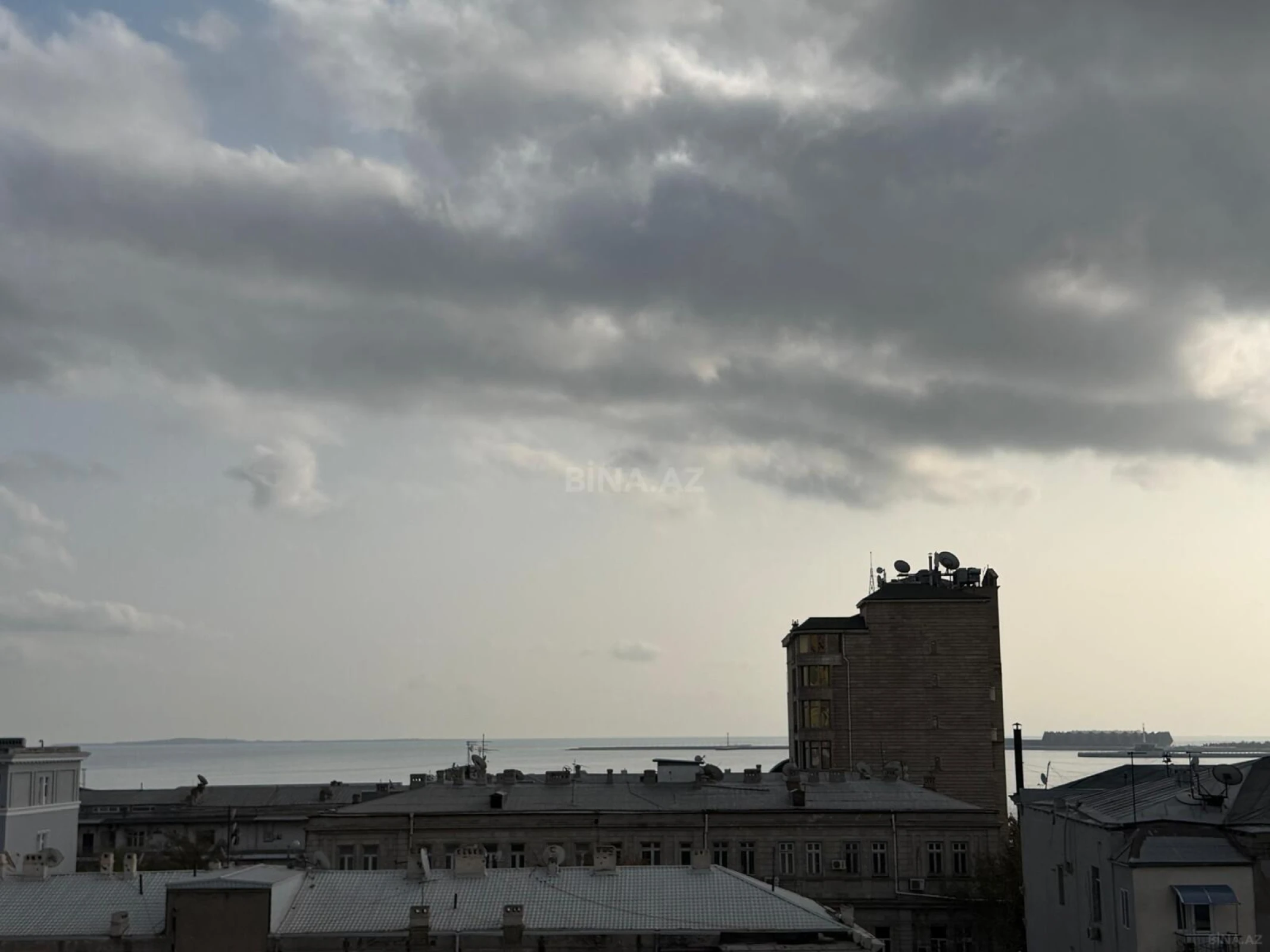 Satılır 3 otaqlı mənzil 150 m²