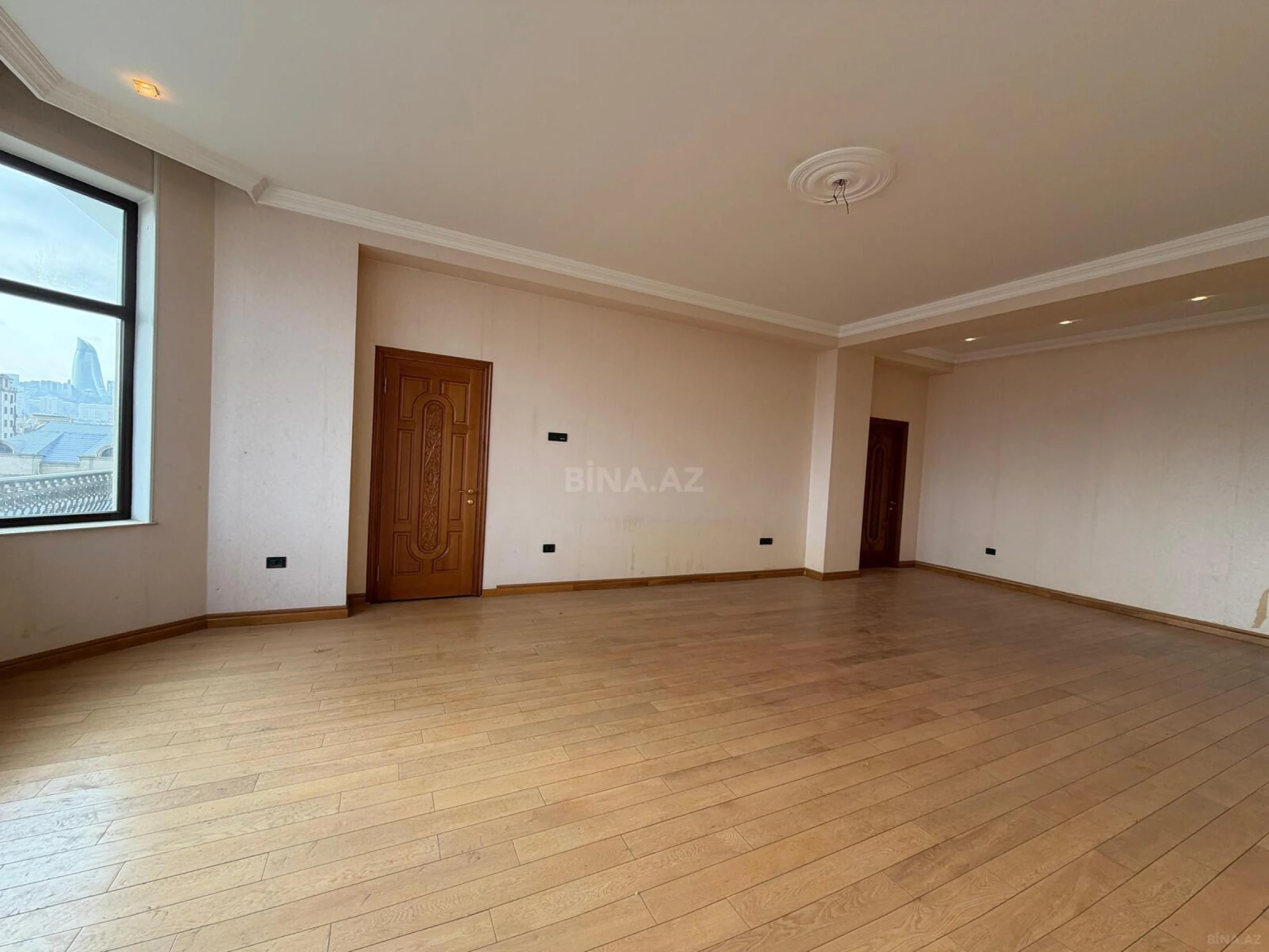 Satılır 3 otaqlı mənzil 150 m²