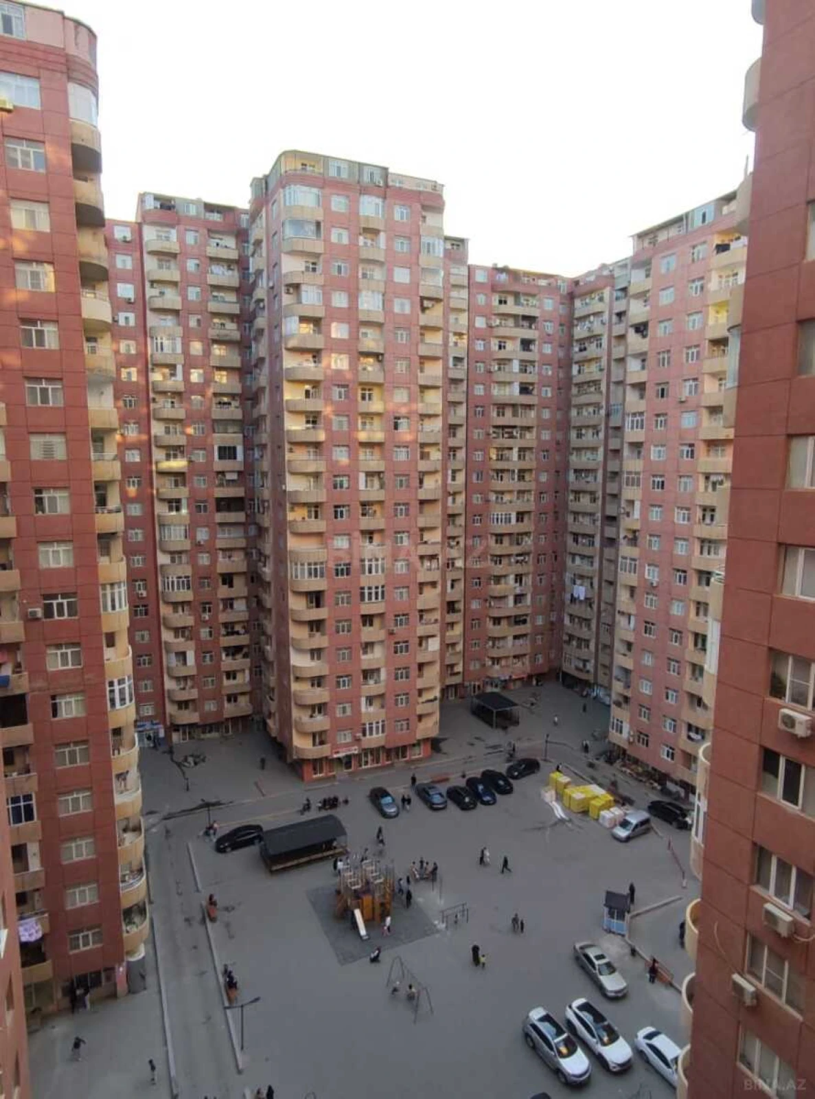 Satılır 3 otaqlı mənzil 119 m²