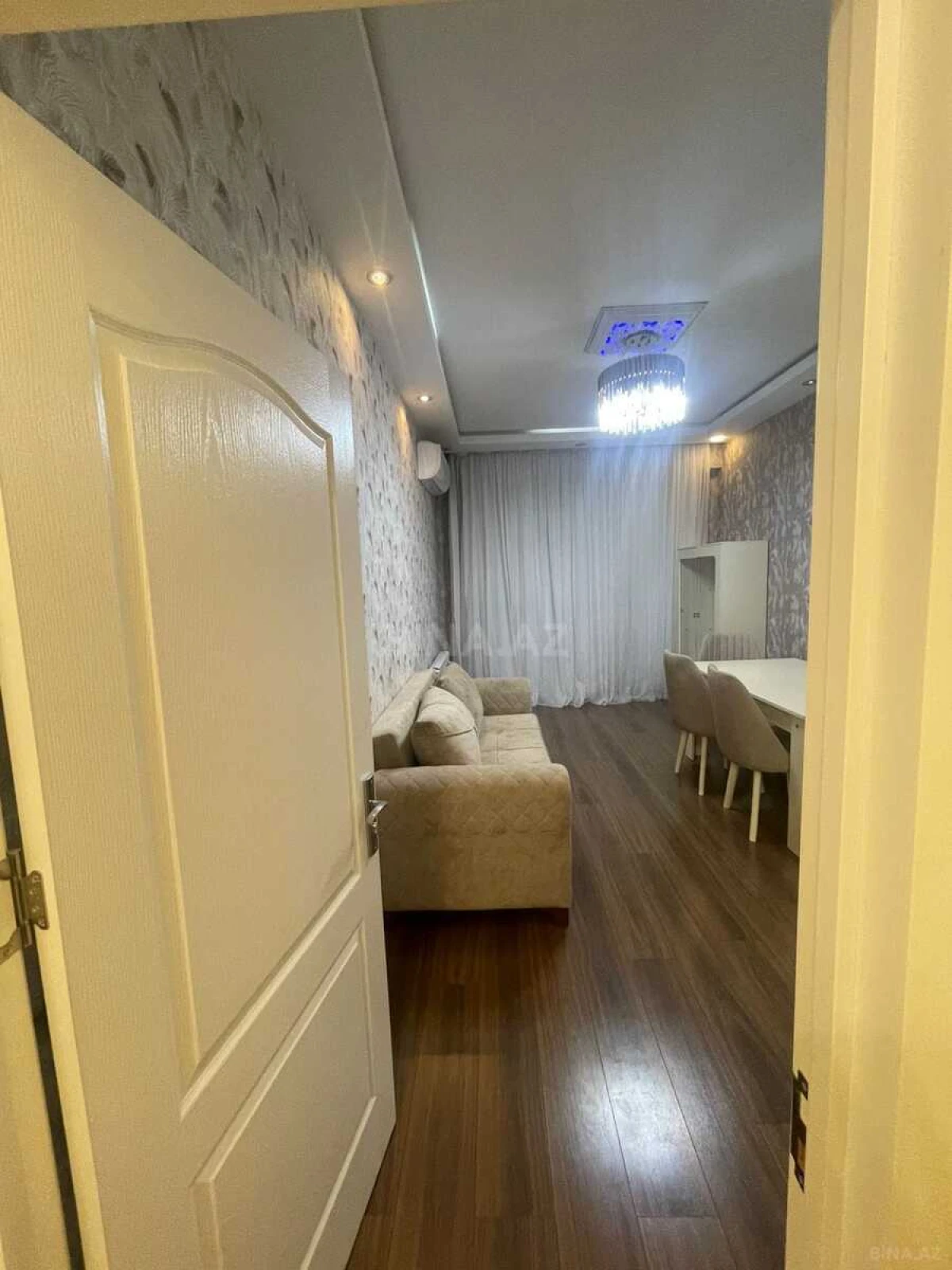 Kirayə verilir 2 otaqlı mənzil 60 m²