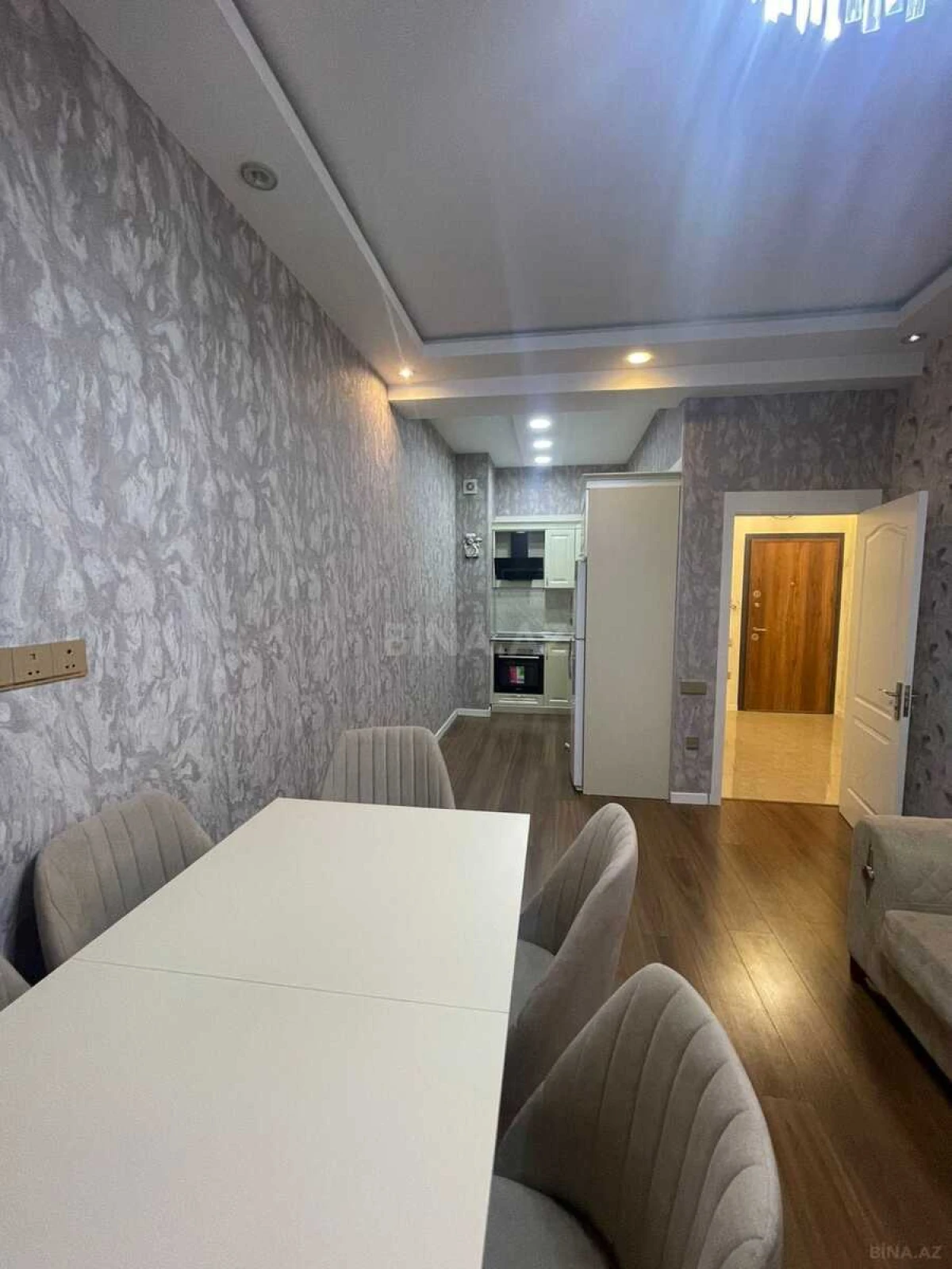 Kirayə verilir 2 otaqlı mənzil 60 m²