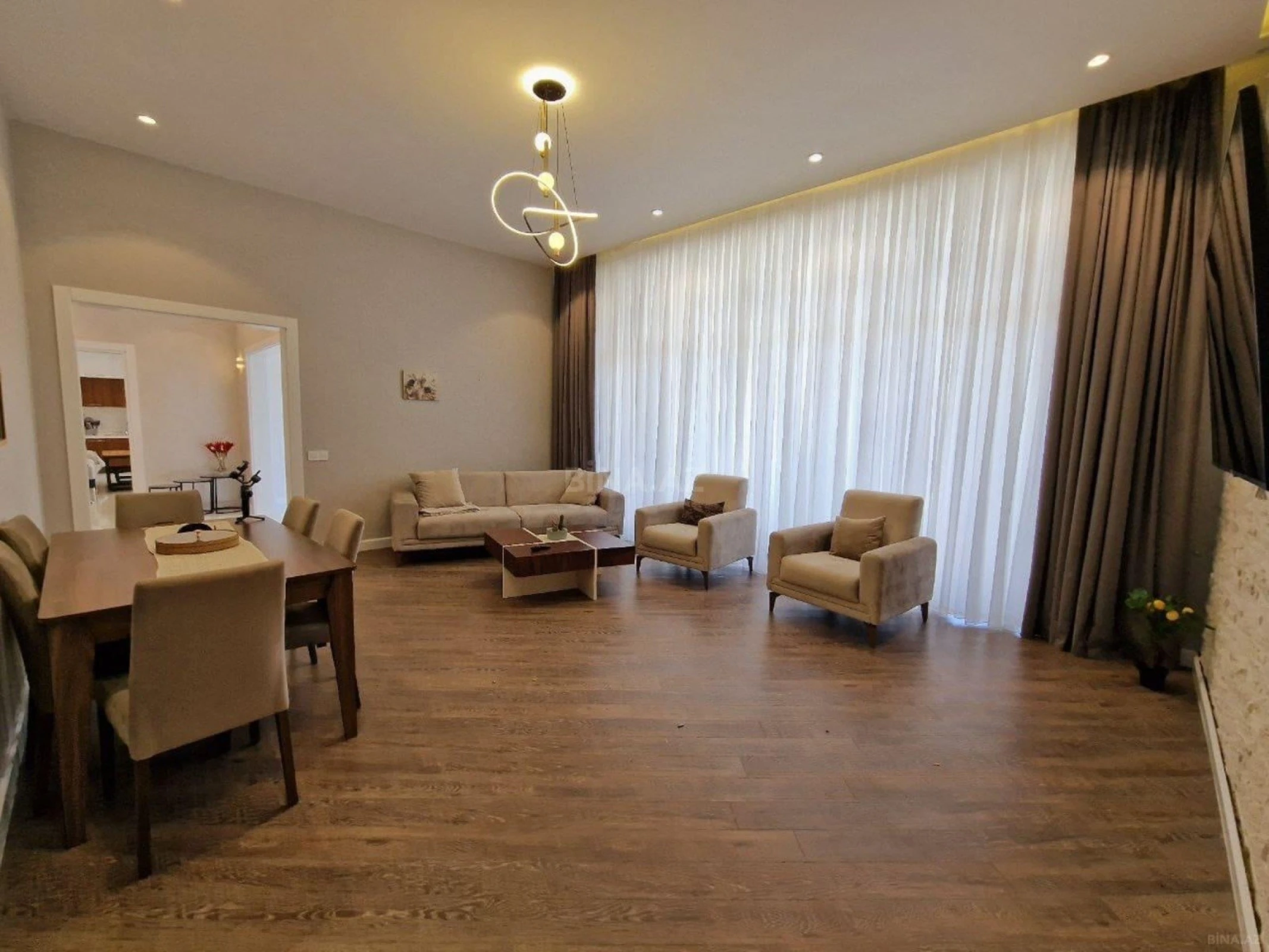 Kirayə verilir 4 otaqlı həyət evi 240 m²