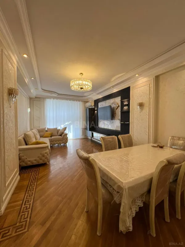 Satılır 3 otaqlı mənzil 132 m²
