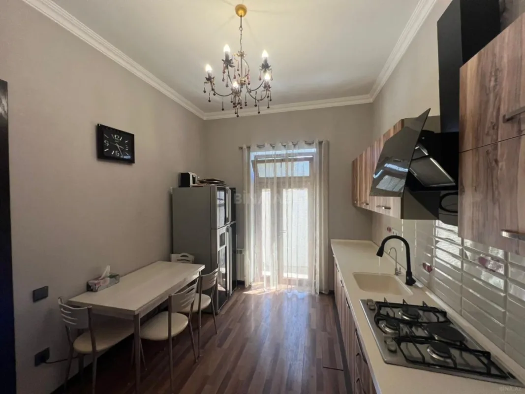 Kirayə verilir 4 otaqlı həyət evi 350 m²