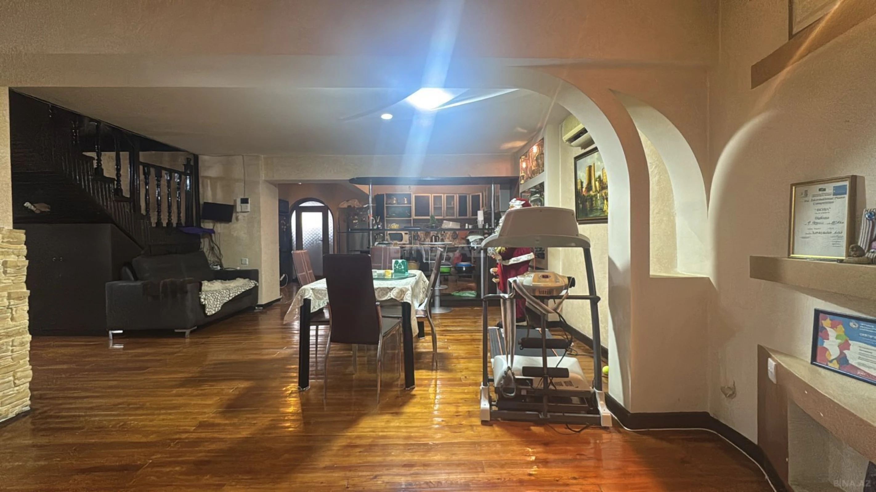 Satılır 5 otaqlı həyət evi 220 m²