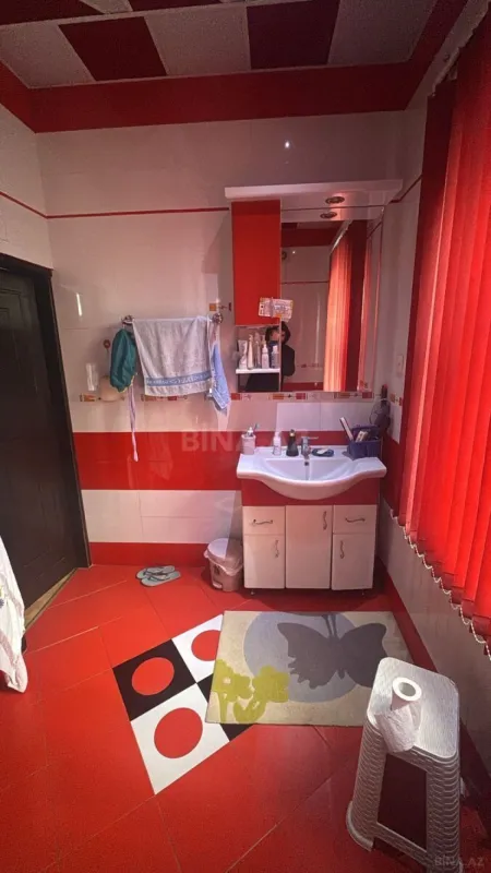 Satılır 5 otaqlı həyət evi 220 m²