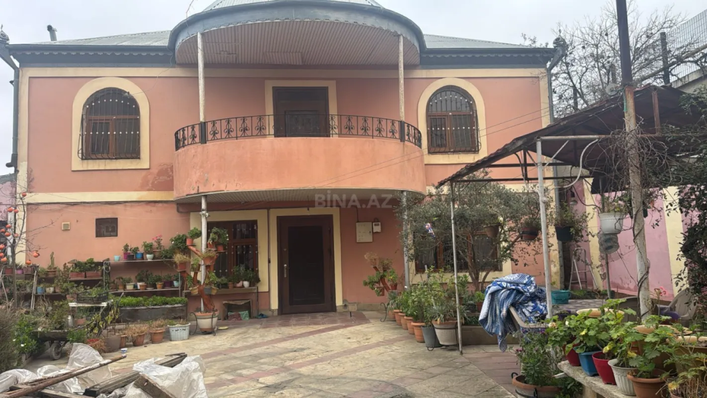 Satılır 5 otaqlı həyət evi 220 m²