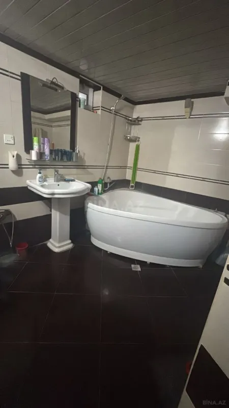 Satılır 5 otaqlı həyət evi 220 m²