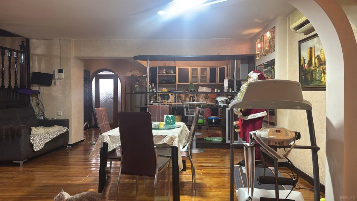 Satılır 5 otaqlı həyət evi 220 m²