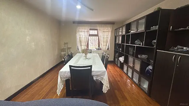 Satılır 5 otaqlı həyət evi 220 m²