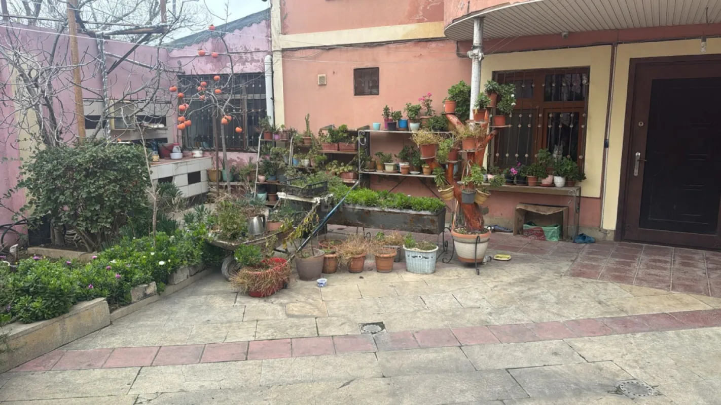 Satılır 5 otaqlı həyət evi 220 m²