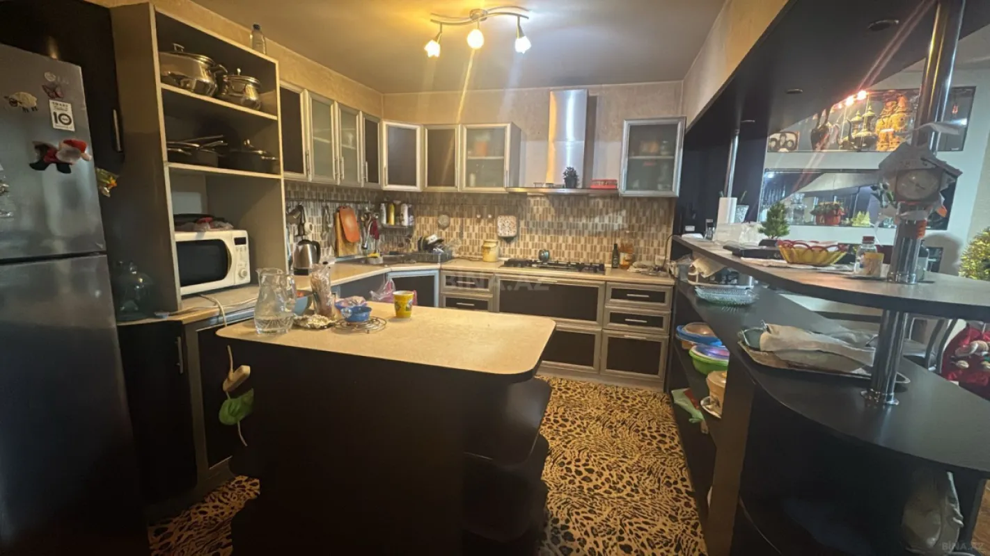 Satılır 5 otaqlı həyət evi 220 m²