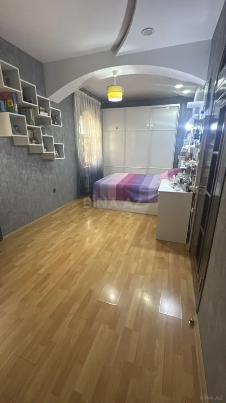 Satılır 5 otaqlı həyət evi 220 m²