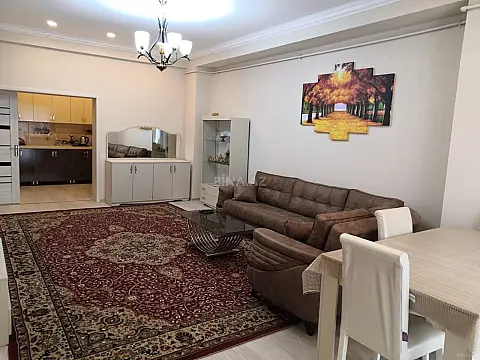 Kirayə verilir 2 otaqlı mənzil 90 m²