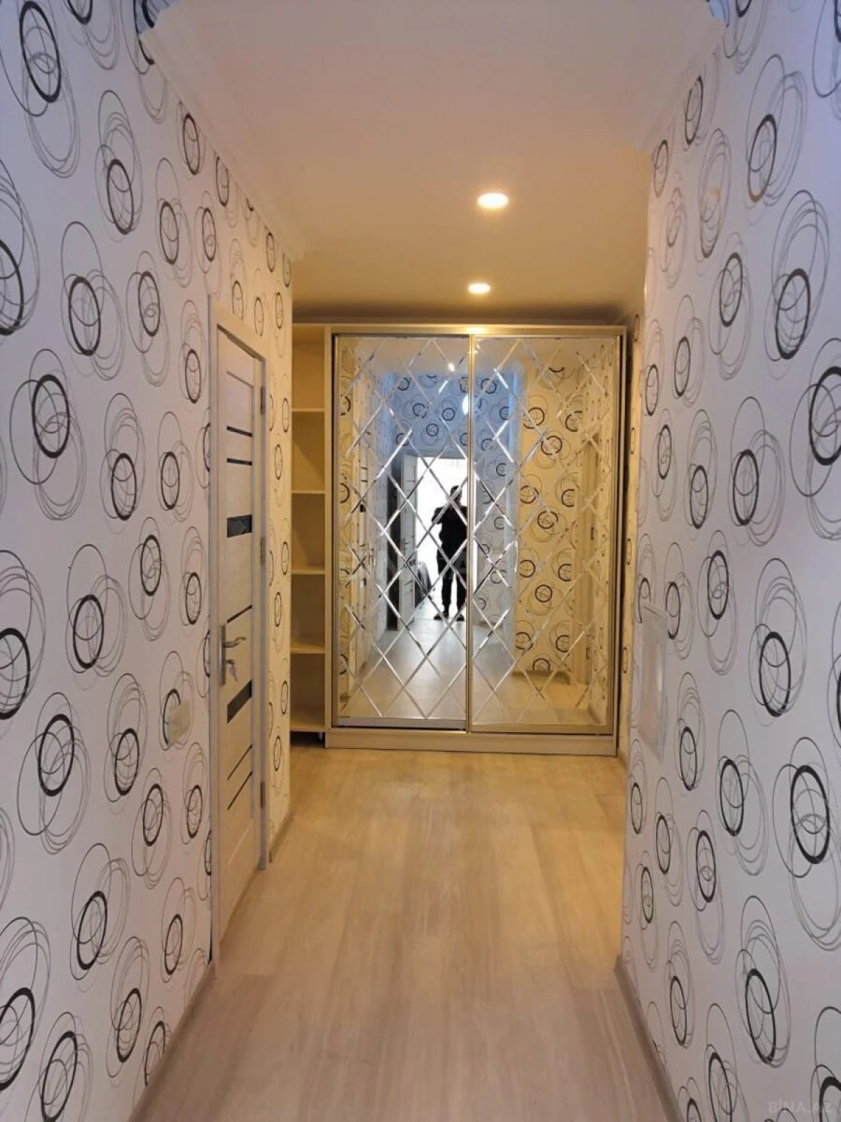 Kirayə verilir 2 otaqlı mənzil 90 m²