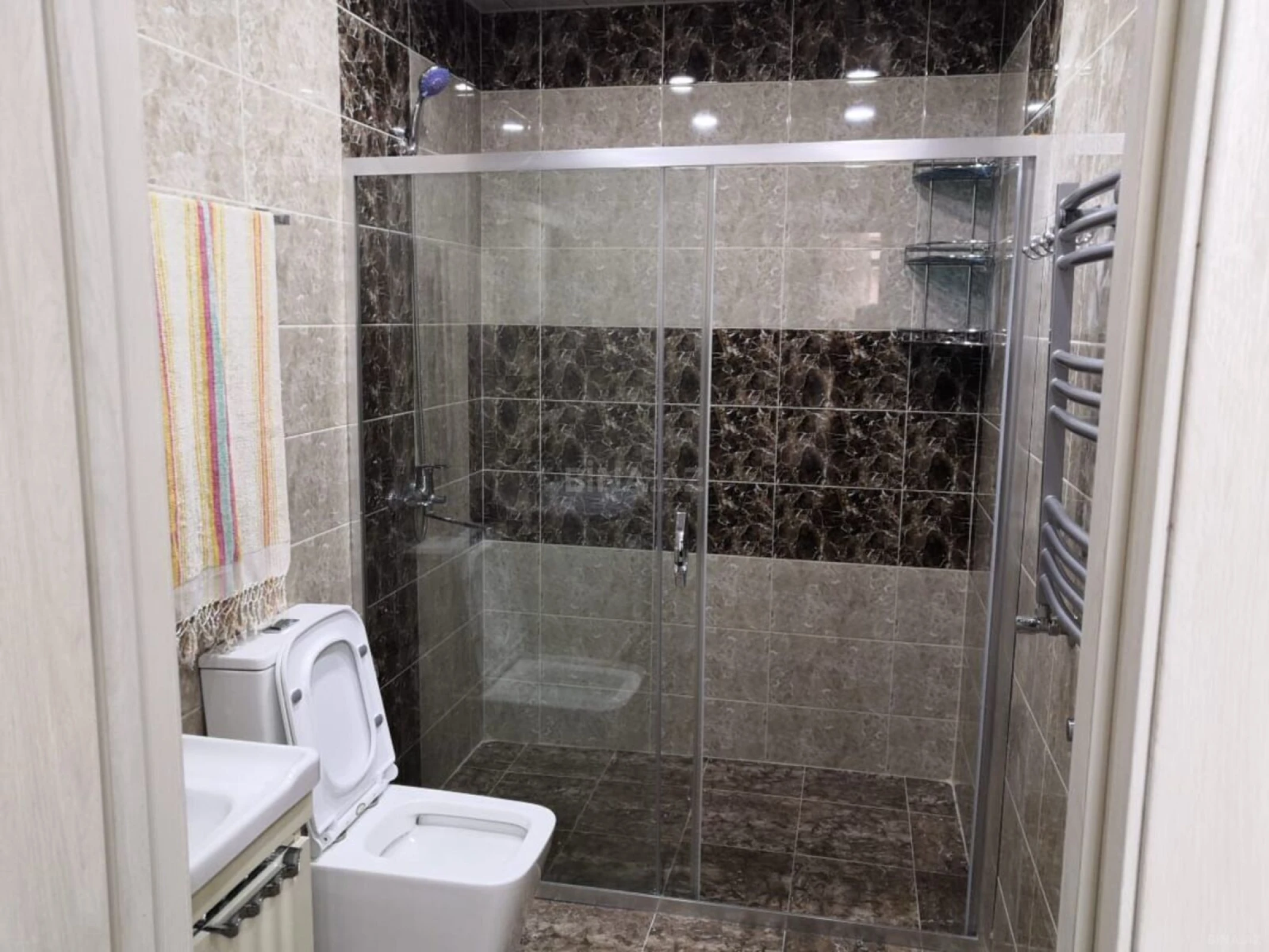 Kirayə verilir 2 otaqlı mənzil 90 m²