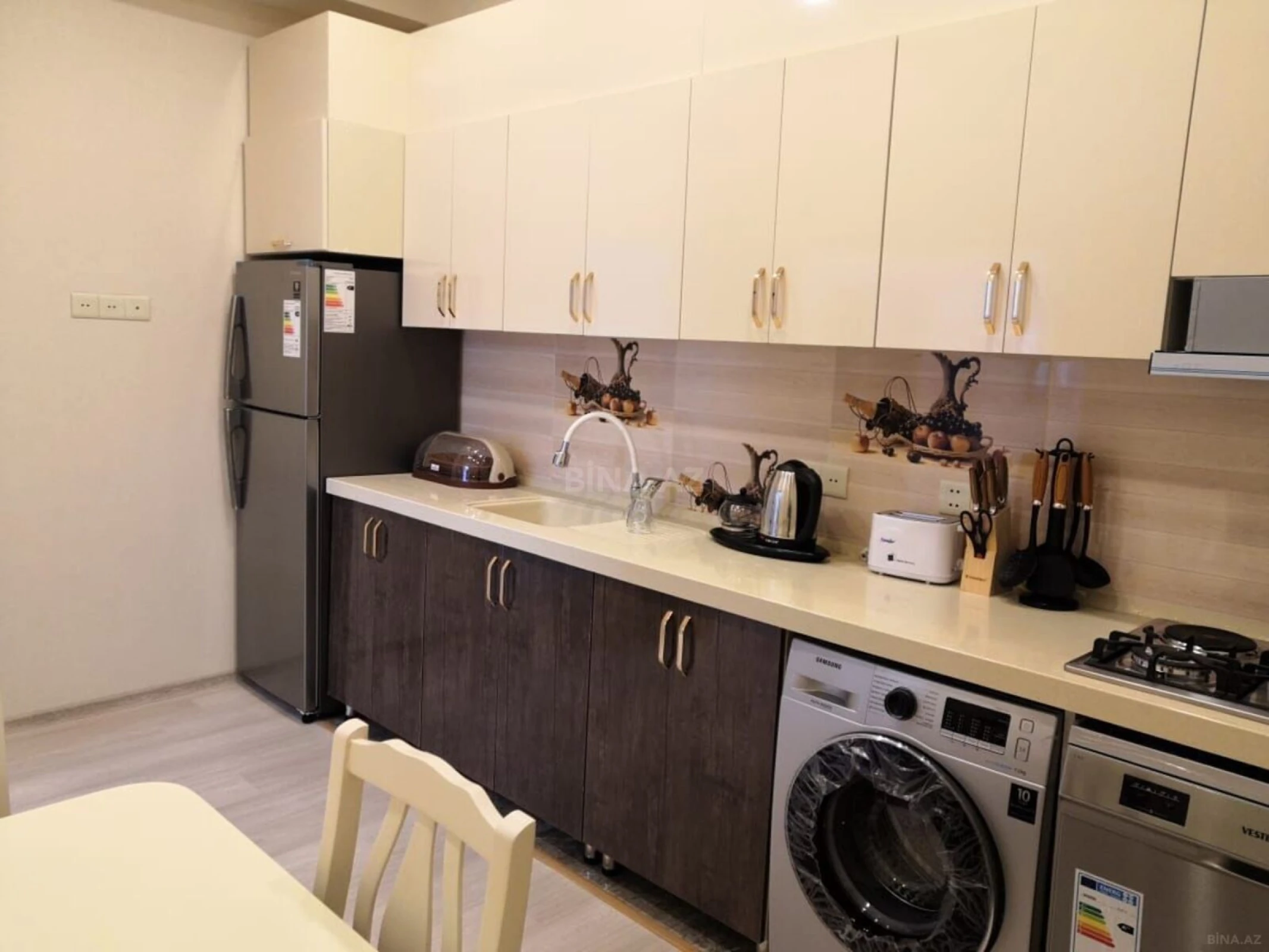 Kirayə verilir 2 otaqlı mənzil 90 m²