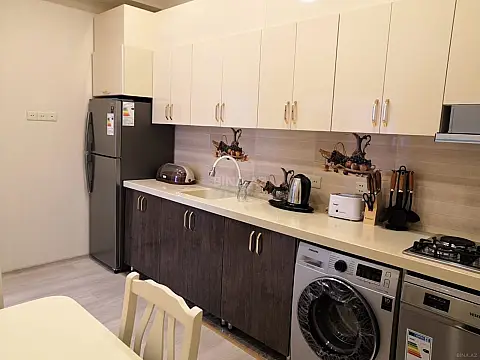 Kirayə verilir 2 otaqlı mənzil 90 m²
