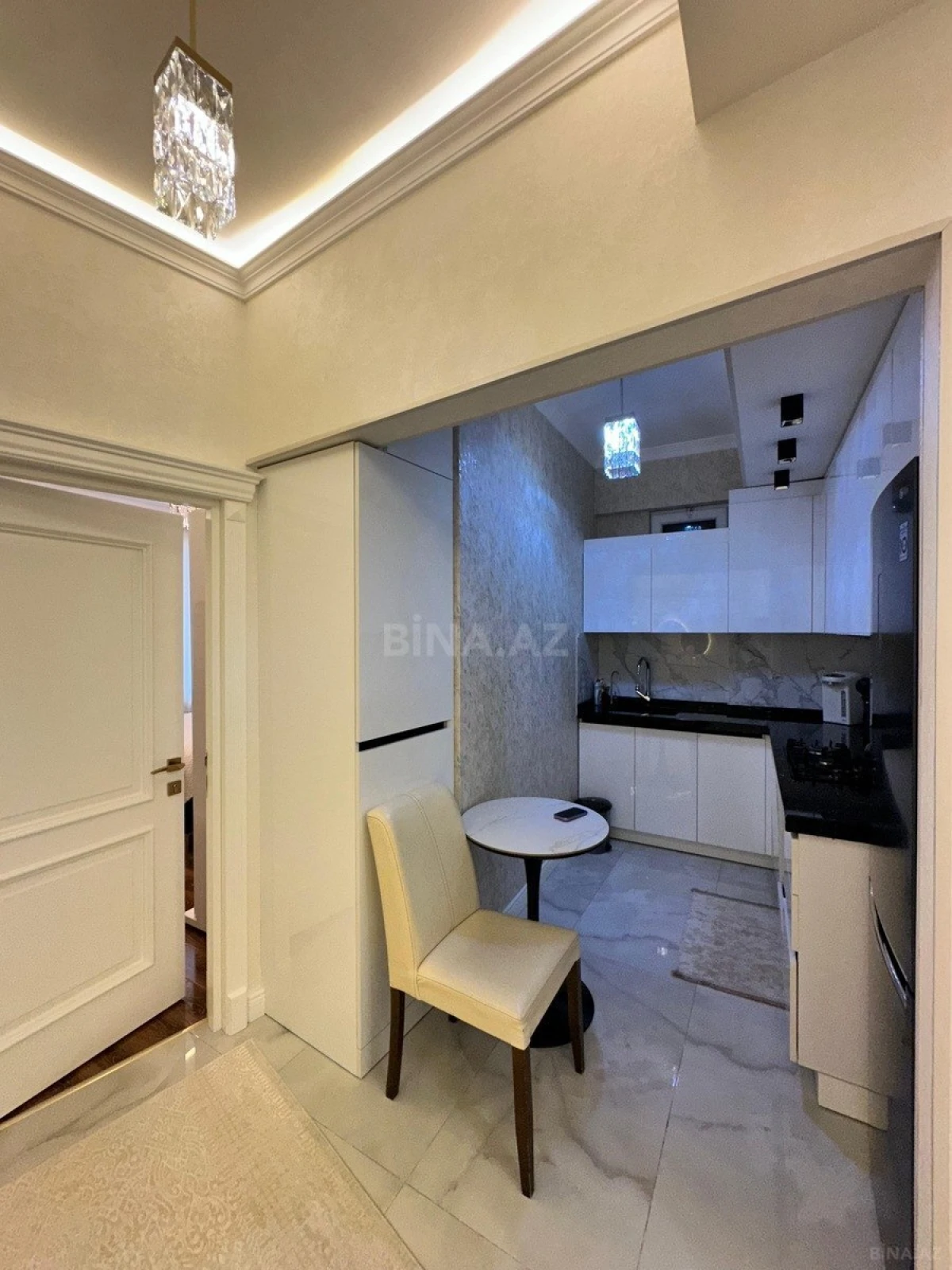 Satılır 2 otaqlı mənzil 68 m²