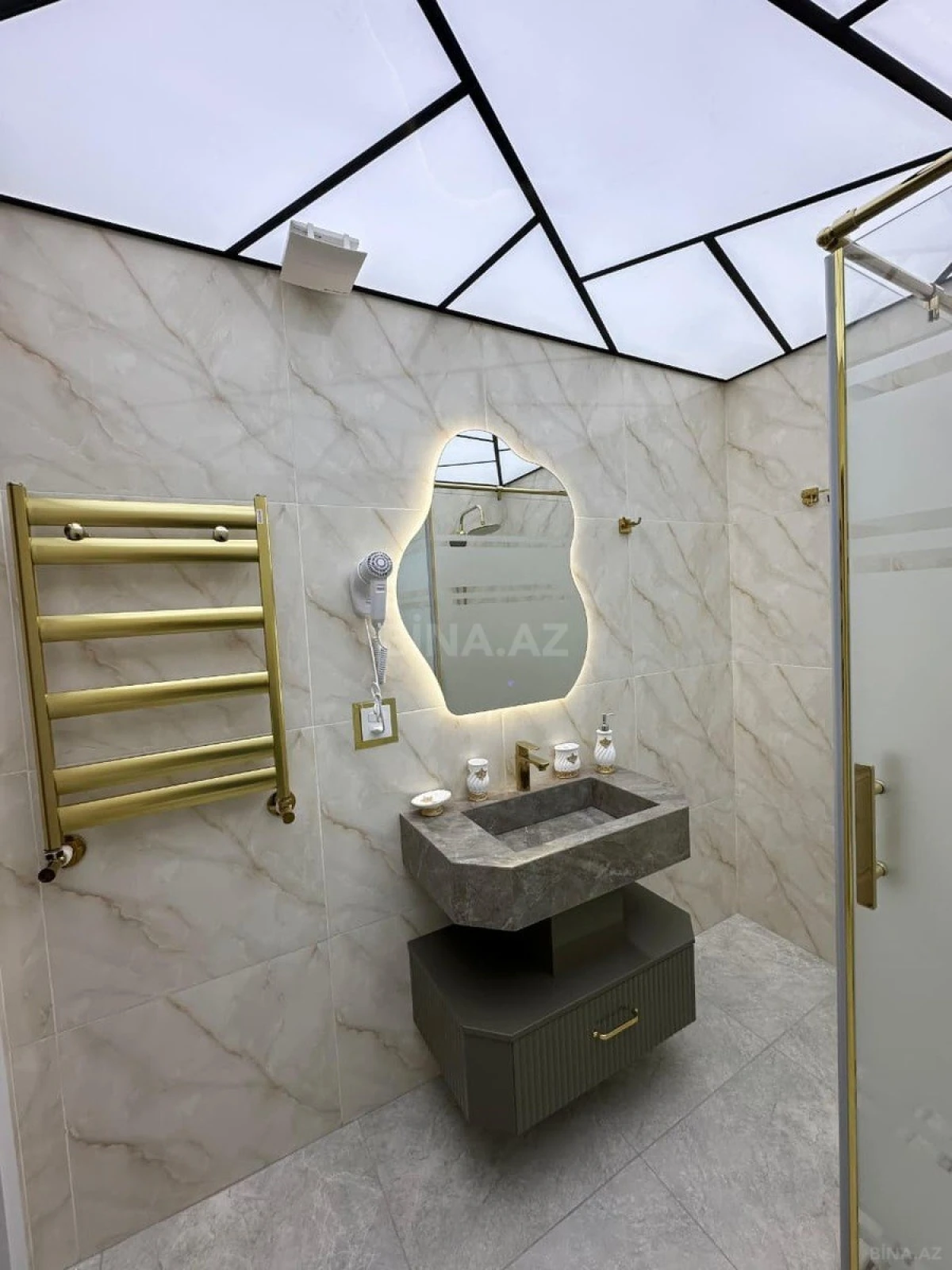 Satılır 3 otaqlı mənzil 105 m²