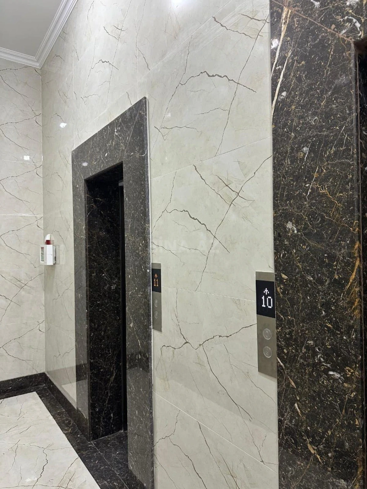 Satılır 3 otaqlı mənzil 105 m²