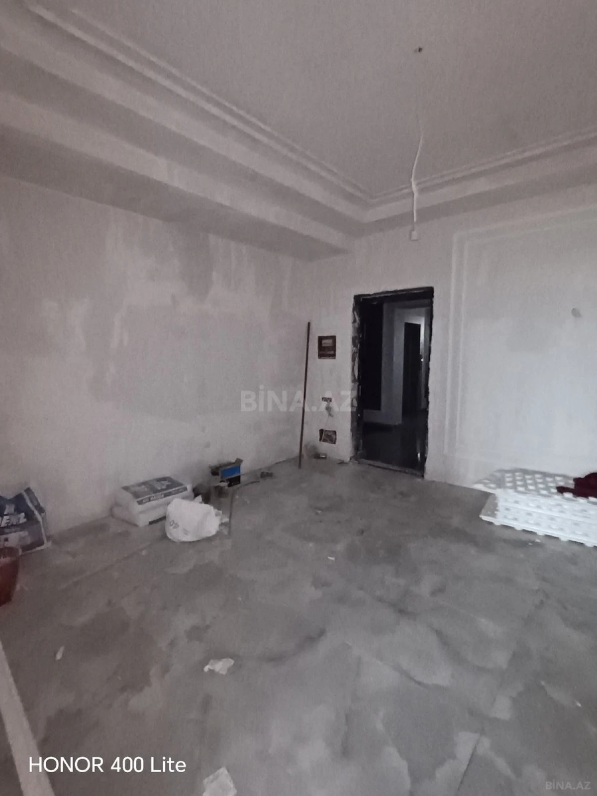 Satılır 4 otaqlı mənzil 215 m²