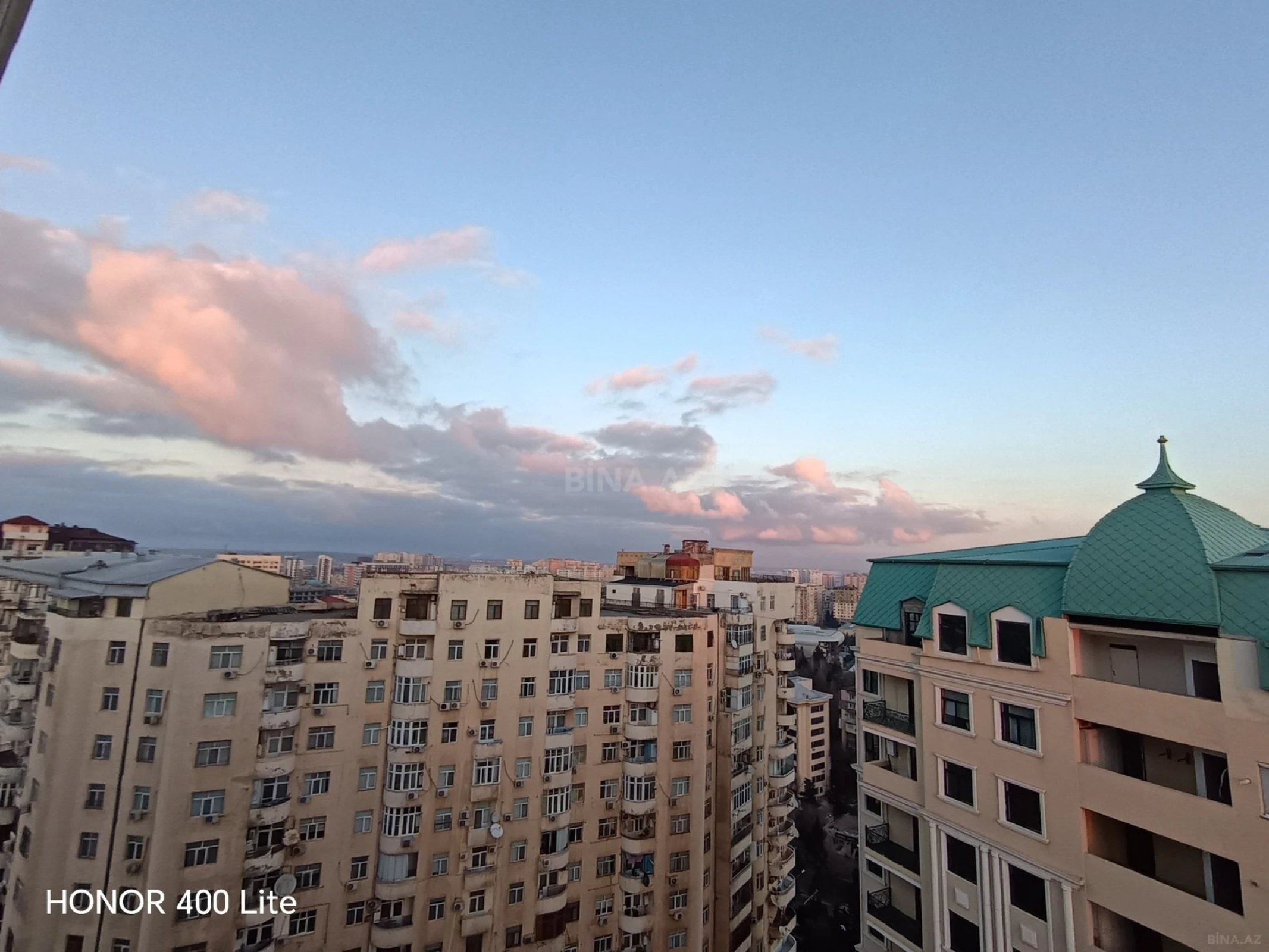 Satılır 4 otaqlı mənzil 215 m²