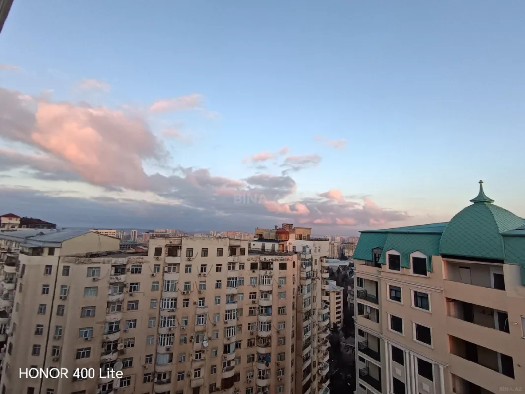 Satılır 4 otaqlı mənzil 215 m²