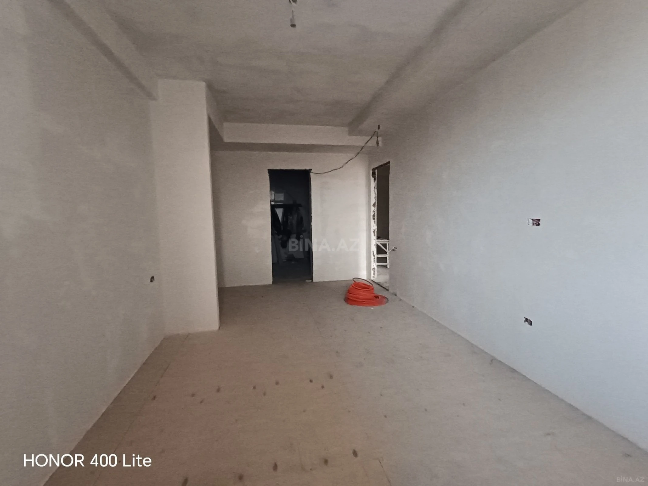 Satılır 4 otaqlı mənzil 215 m²