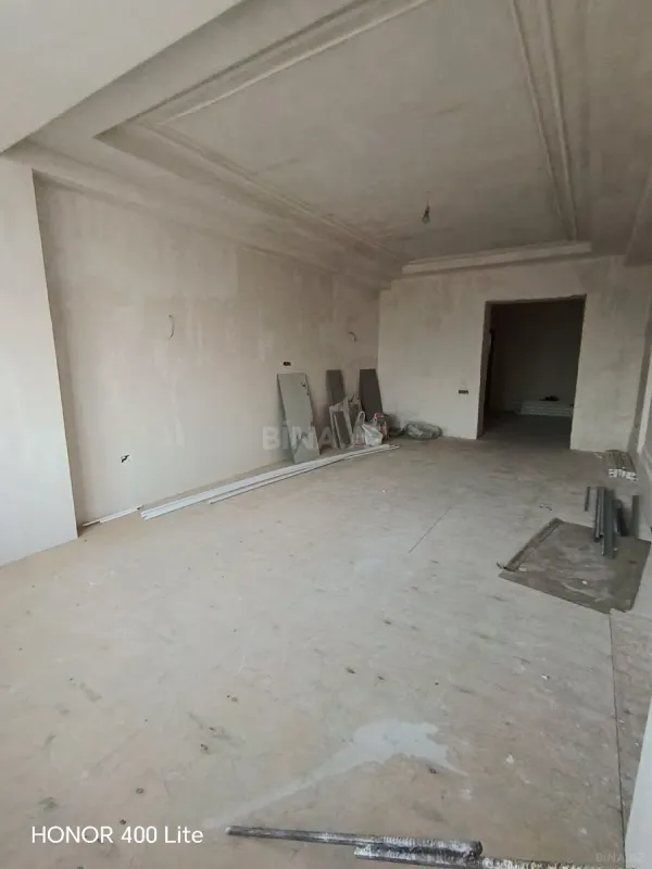 Satılır 4 otaqlı mənzil 215 m²