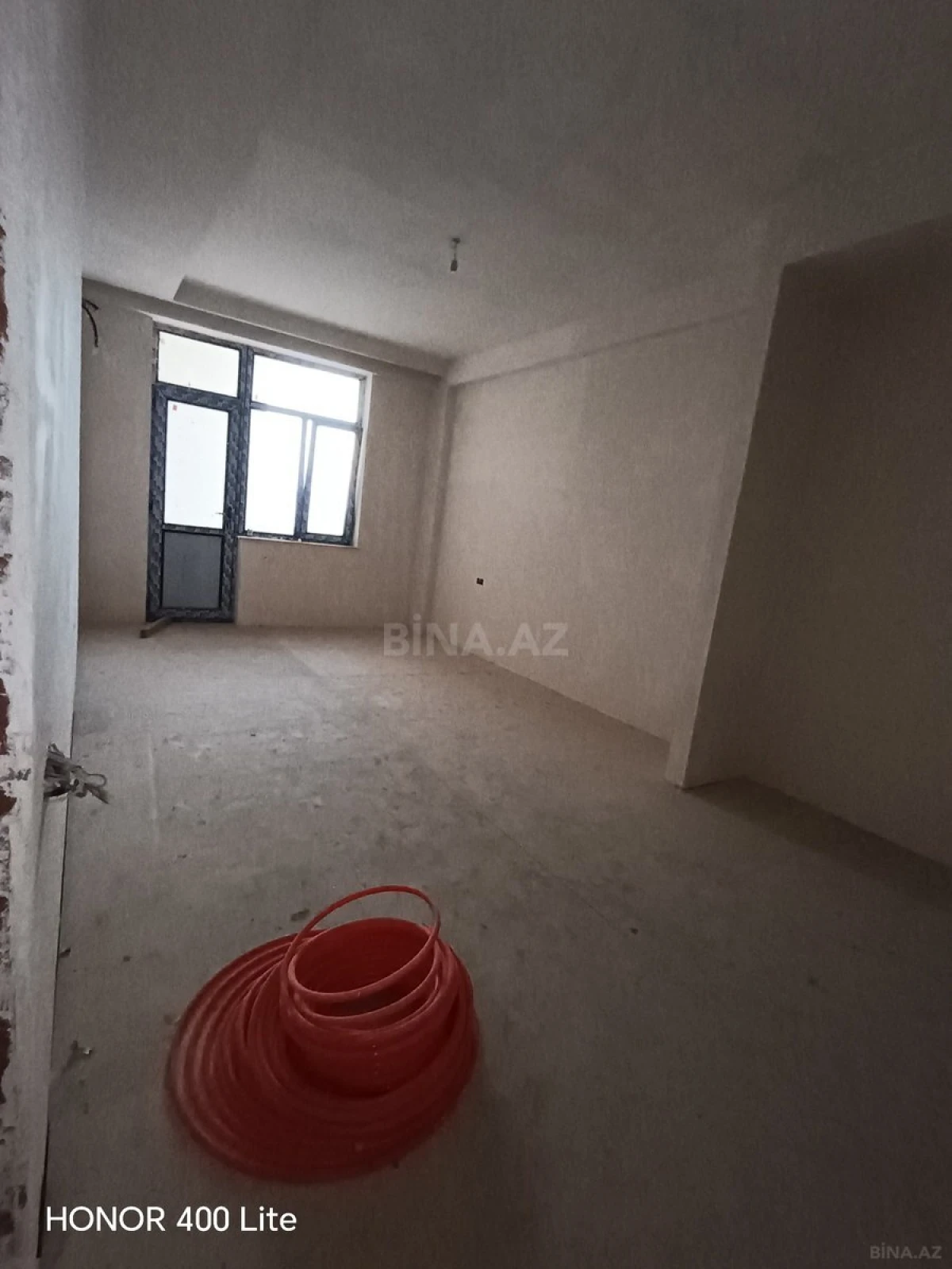 Satılır 4 otaqlı mənzil 215 m²