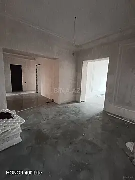 Satılır 4 otaqlı mənzil 215 m²